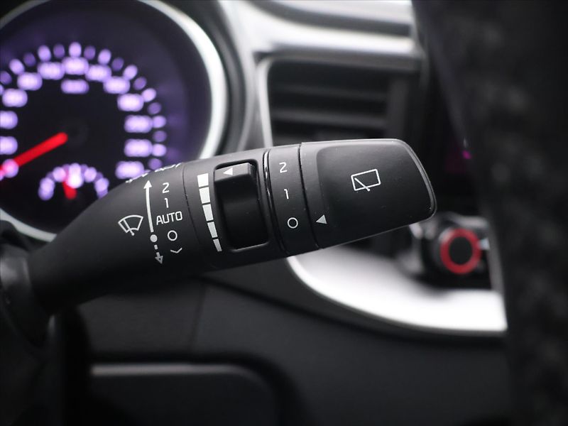 Kia Ceed SW 1,5 T-GDI 118kW TOP DCT CZ - fotka 17 z 30