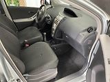 Toyota Yaris 1.0 i ČR 1.MAJ. AC  REZERVACE - náhled 12