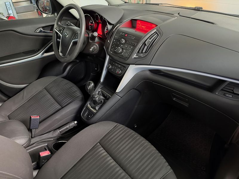 Opel Zafira (2012) 1.4T - 1.Majitel - CZ - fotka 18 z 22