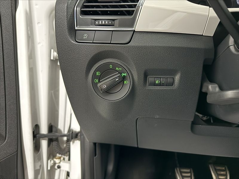 Škoda Fabia 1,2   TSI SPORT VÝHŘEV SEDADEL - fotka 11 z 28