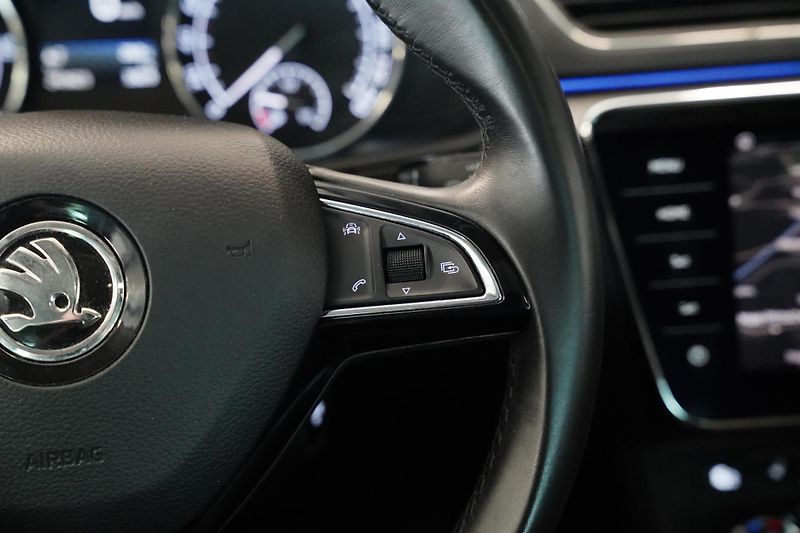 Škoda Superb - fotka 16 z 30