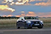 Lexus LS 500.