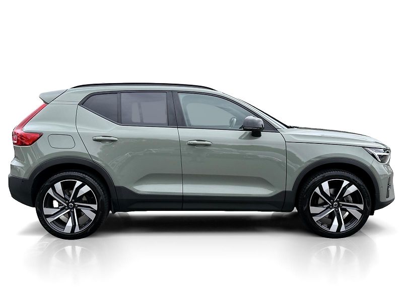Volvo XC40 B4 FWD // ULTRA // REZERVACE - fotka 7 z 47