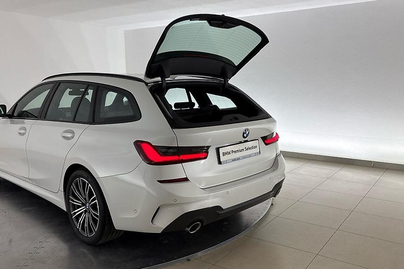 BMW Řada 3 320d xDrive - fotka 9 z 26