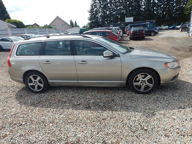 Volvo V70 D3 2.0 D, AUT, 120 kW  - fotka 5 z 31