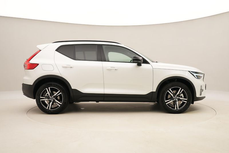 Volvo XC40 (2026) B3 AUT DARK PLUS - fotka 13 z 58
