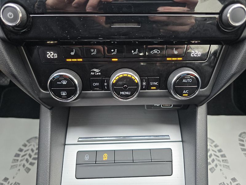 Škoda Octavia 1,6TDI STYLE LED DIGIKLIMA-DPH - fotka 12 z 33