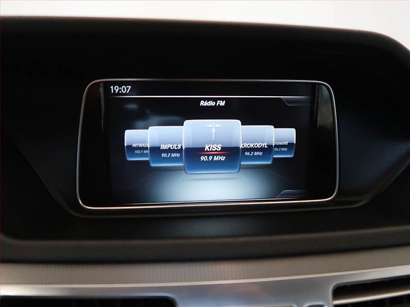 Mercedes-Benz Třídy E (2016) E 250 BlueTEC 4MATIC, 4X4 - fotka 12 z 16