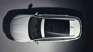 Jaguar XF Sportbrake z ptačí perspektivy.