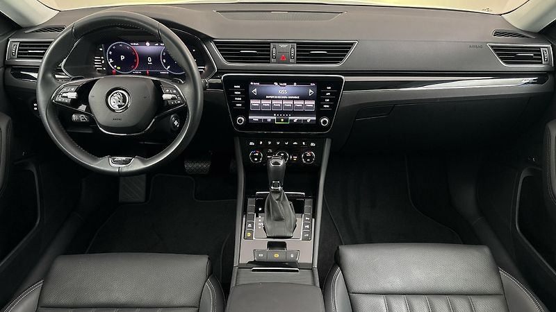 Škoda Superb 2.0 TDI DSG L&K Combi - fotka 8 z 34