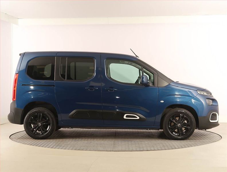 Citroën Berlingo (2020) Feel 1.2 PureTech, 7Míst, 1Maj - fotka 6 z 25