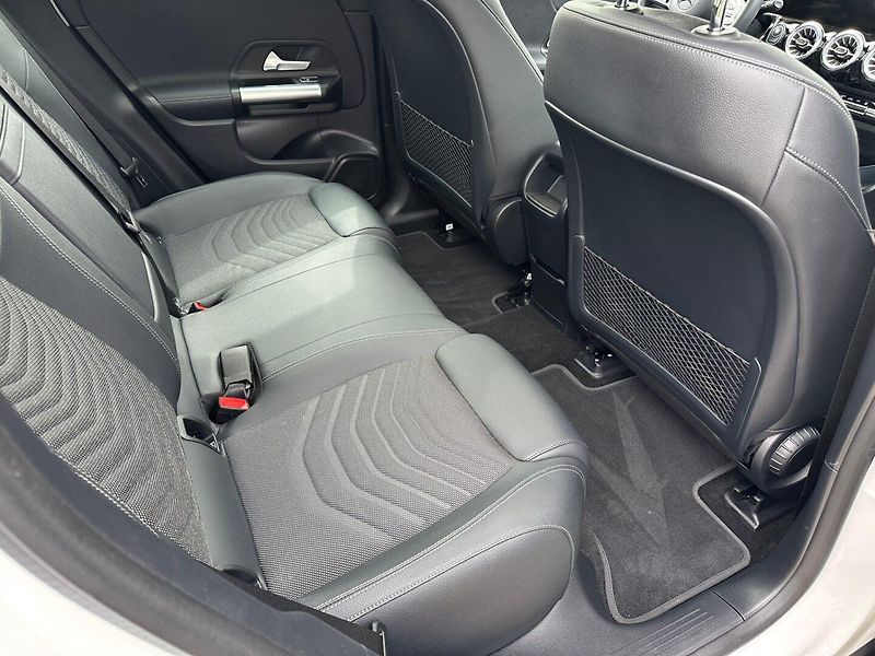 Mercedes-Benz EQA (2023) 250 69,7 kWh - fotka 15 z 29