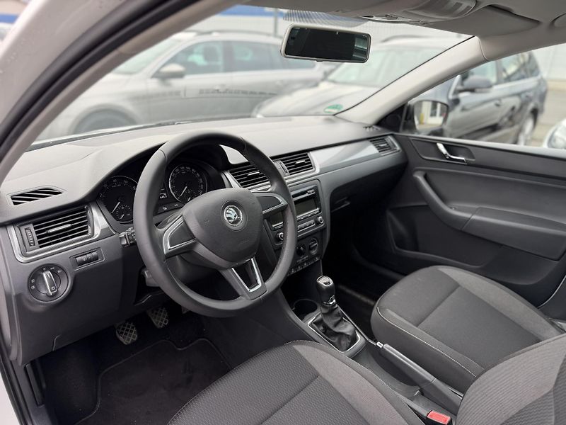 Škoda Rapid 1.2 Tsi, 63kw, 1. Majitel - fotka 5 z 10