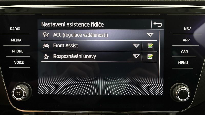Škoda Superb 2.0 TSI DSG Style - fotka 25 z 28