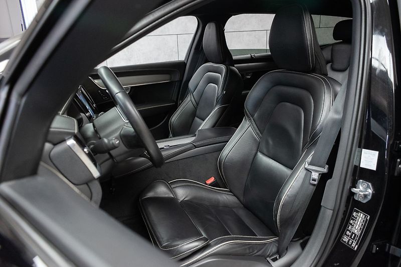 Volvo V90 D5 AWD R-DESIGN*HARMAN/KARDON* - fotka 10 z 42