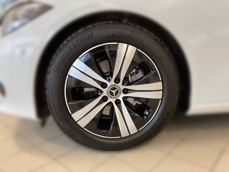Mercedes-Benz Třídy C 180 Avantgarde Pano Paměť Kam - fotka 8 z 19