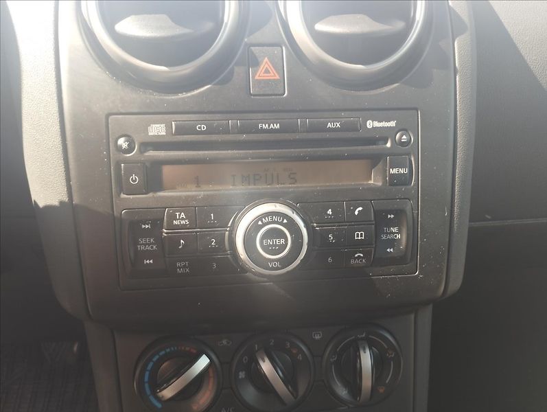 Nissan Qashqai 1,6 84KW - fotka 13 z 16