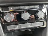 Volkswagen Touran 2,0 TAŽNÉ, LED,APPLE CAR PLAY - náhled 15