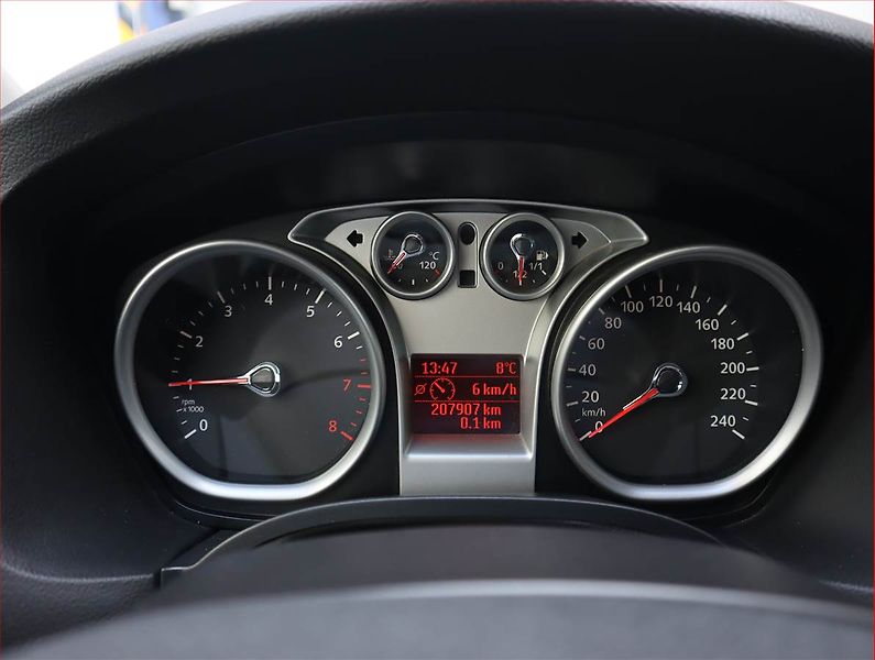 Ford Focus (2011) 1.6 16V, Tempomat - fotka 11 z 16