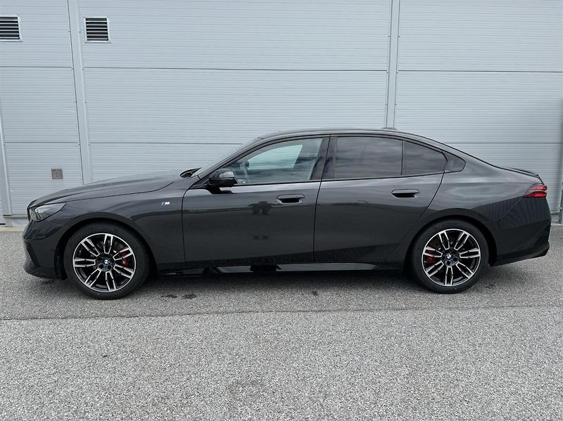BMW Řada 5 520d xDrive Sedan - fotka 4 z 11