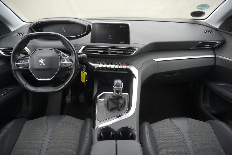 Peugeot 5008 (2020) 5008  1,2I 96 kW ALLURE 7 MÍST - fotka 20 z 32