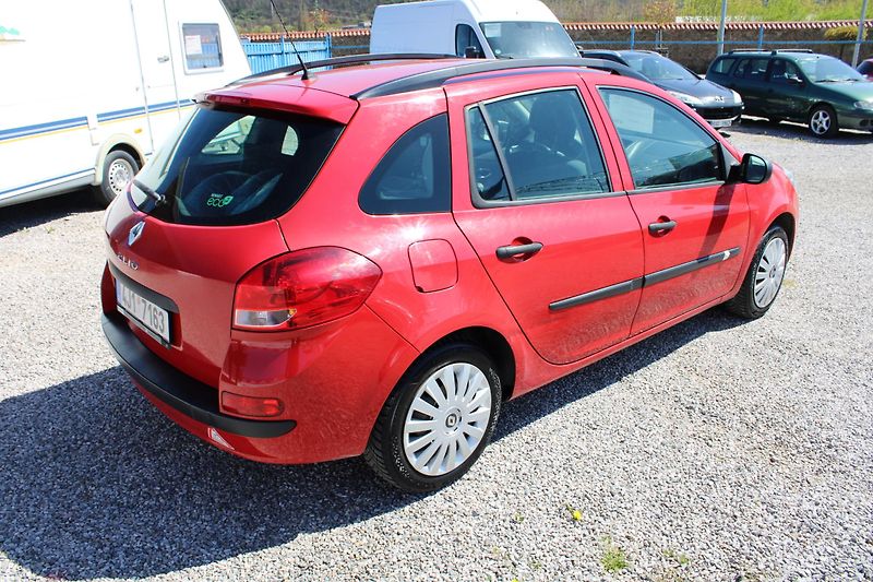 Renault Clio (2011) 1,2i EL.OKNA ABS SERVO CENTRÁL - fotka 7 z 16