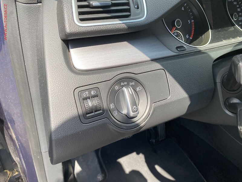 Volkswagen Passat (2011) 2.0 TDI, Comfortline, navi - fotka 15 z 19
