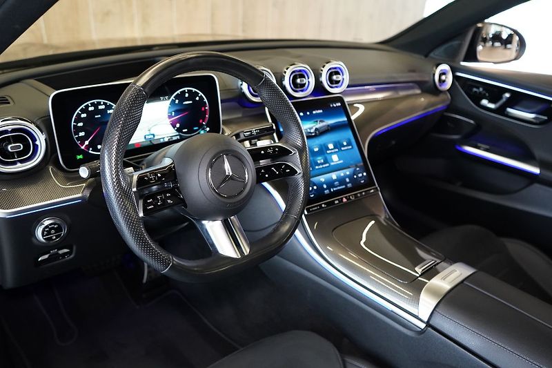 Mercedes-Benz Třídy C 300d 4MATIC AMG, Panorama, HUD - fotka 17 z 50