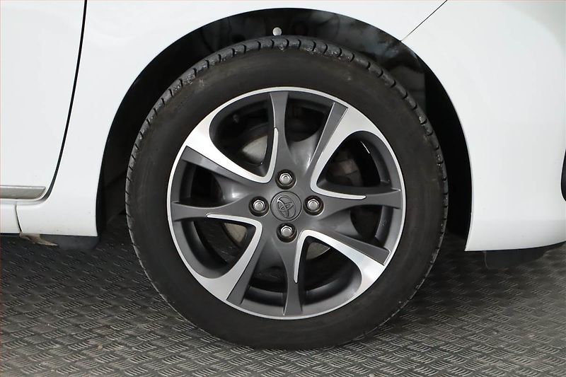 Toyota Yaris (2014) 1.33 Dual VVT-i, Tempomat - fotka 15 z 22