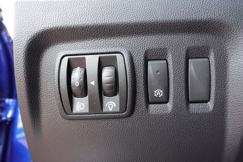 Renault Captur 1,3TCe 110kW Automat - fotka 18 z 30