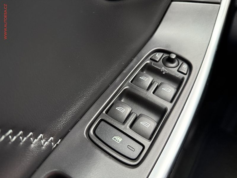 Volvo XC60 (2012) 2.4 D 4x4, xenon, kůže - fotka 11 z 19