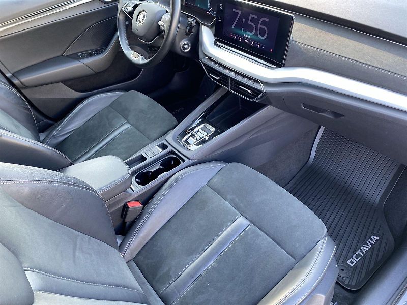 Škoda Octavia (2023) Combi 1.5 TSI M-HEV DSG Style+ - fotka 9 z 36