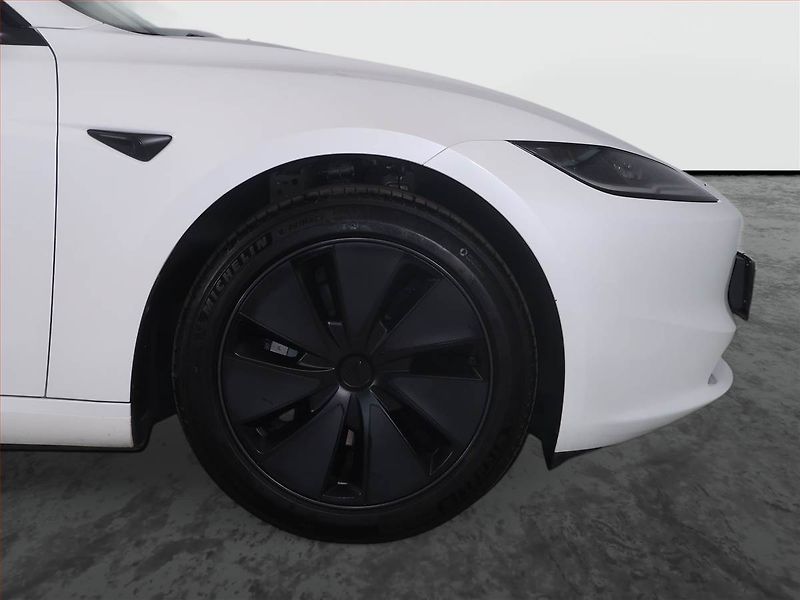 Tesla Model 3 (2024) Standard Range 60kWh, SoH 94% - fotka 15 z 19