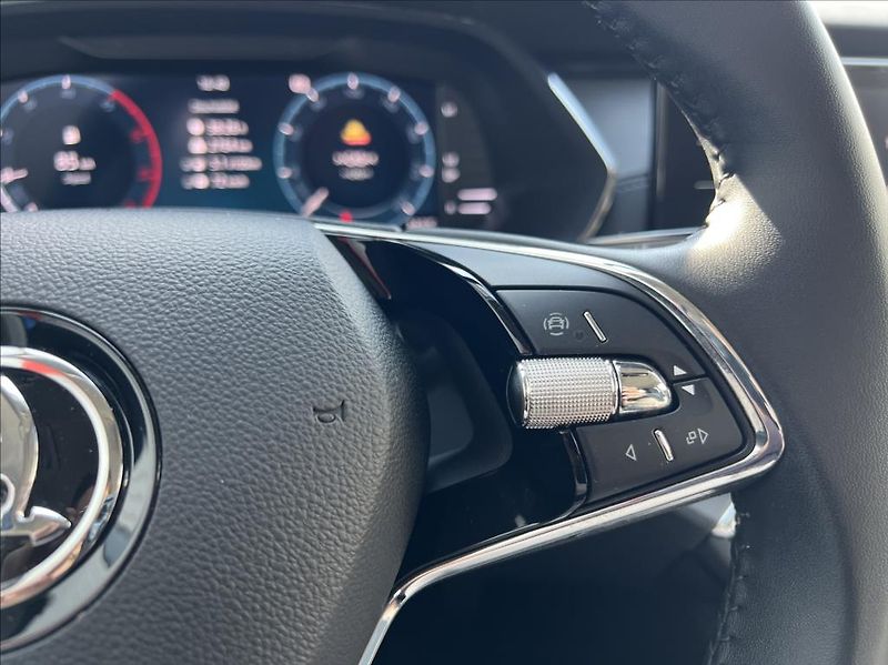 Škoda Octavia 2,0 TDi Ambition LED záruka - fotka 28 z 28