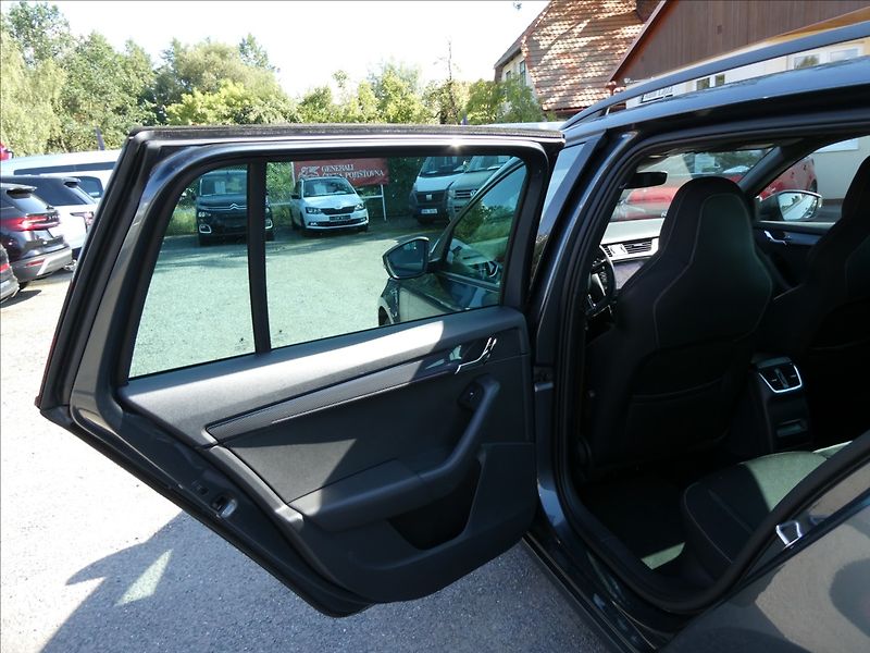Škoda Octavia 2,0 TDi 135kW RS DSG, serviska - fotka 22 z 49