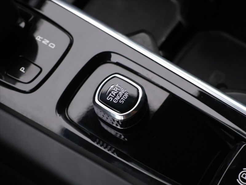 Volvo V60 2,0 B4 AWD Cross Country DPH - fotka 26 z 36