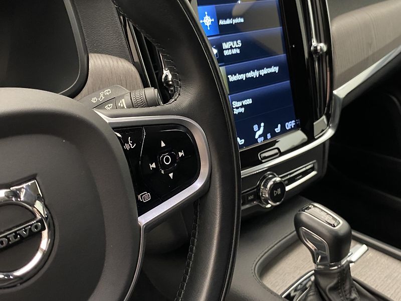 Volvo V90 CC D5 AWD MOMENTUM POLESTAR  - fotka 21 z 46