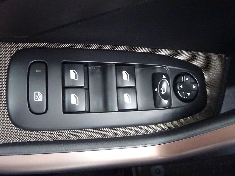 Peugeot 2008 1.2 VTi Allure AUTOMAT SERVIS - fotka 20 z 34