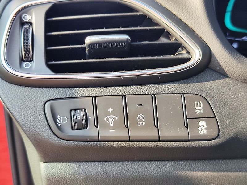 Hyundai i30 1.5 T-GDI/103kW Comfort 16 DCT - fotka 26 z 28