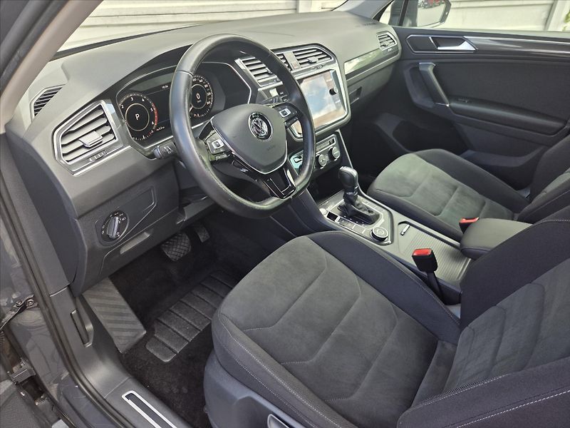 Volkswagen Tiguan 2,0 TDi 4x4 DSG Highline ČR 1. - fotka 9 z 21