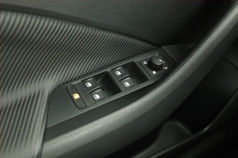 Škoda Scala (2026) 1.0 TSI, MONTE CARLO, DPH - fotka 15 z 15