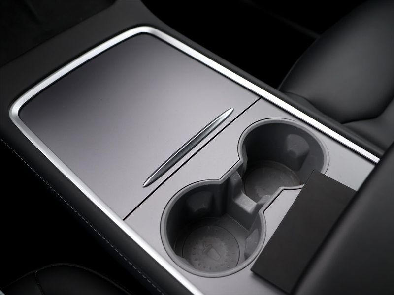 Tesla Model Y LR AWD sOH 92% 1.Maj DPH - fotka 22 z 32