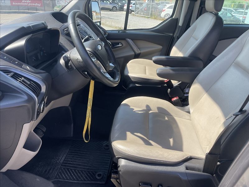 Ford Tourneo Custom 2,2 TDCi 114kw Titanium 8míst - fotka 9 z 37
