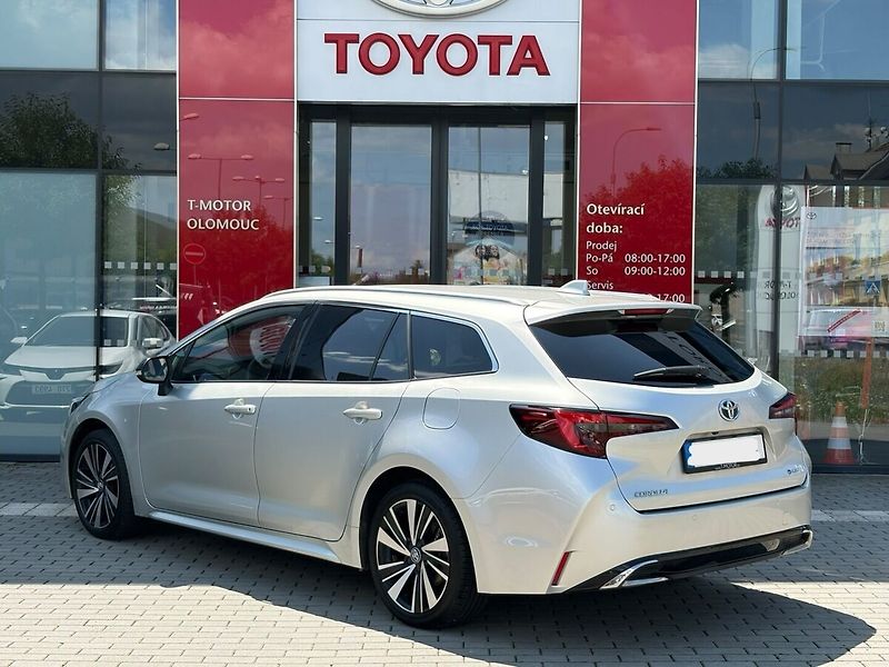 Toyota Corolla 1.8 Style - fotka 2 z 19