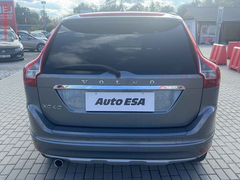 Volvo XC60 (2015) 2.0 D3, 2.maj,ČR, servis - fotka 5 z 23