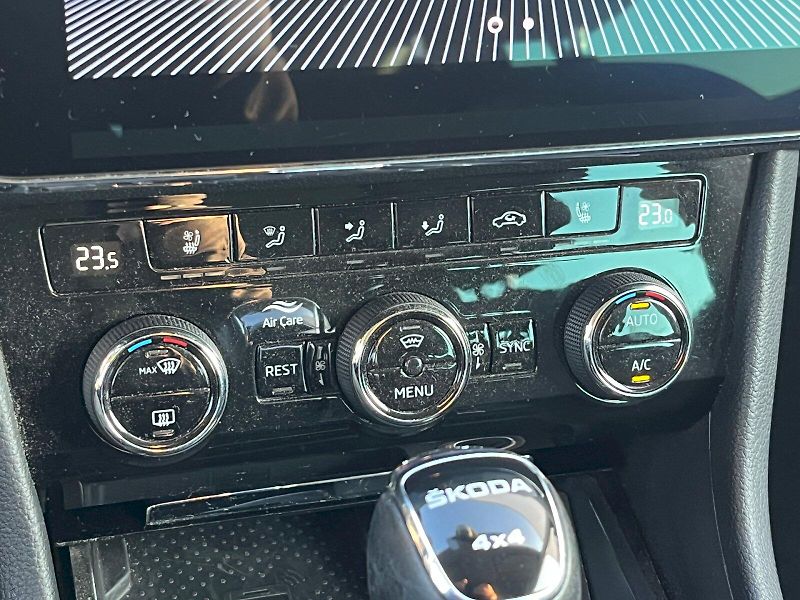 Škoda Superb (2023) L&K 2.0TDi 4x4 147kW 7°automat - fotka 23 z 31