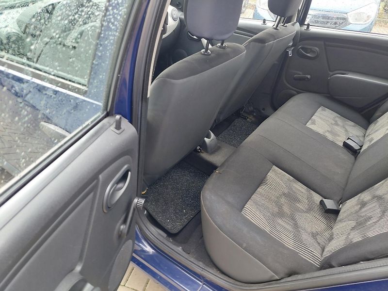 Dacia Sandero (2009) 1.2i-16v - fotka 14 z 25