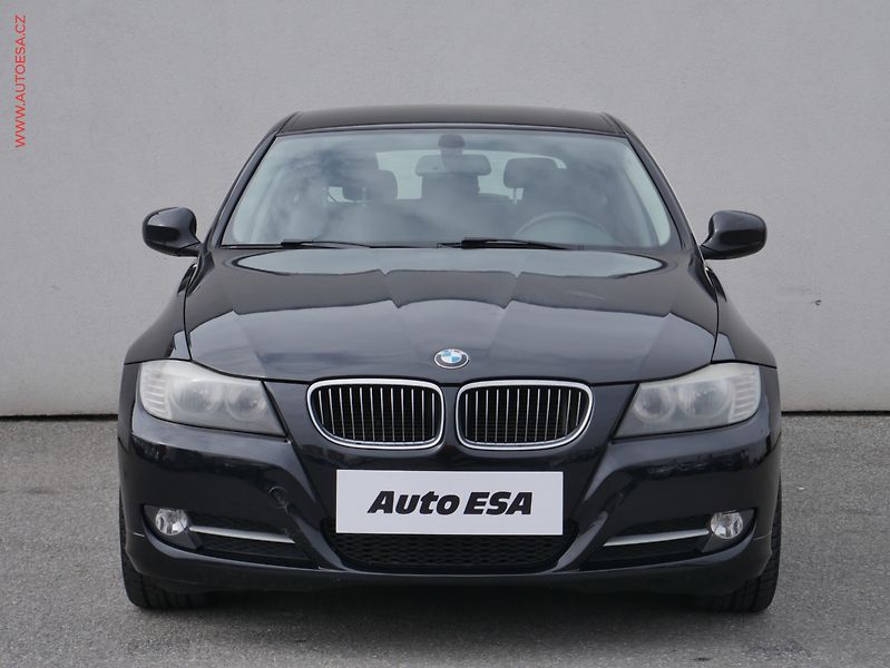 BMW Řada 3 (2012) 2.0 D 318d, AT, klima - fotka 2 z 17