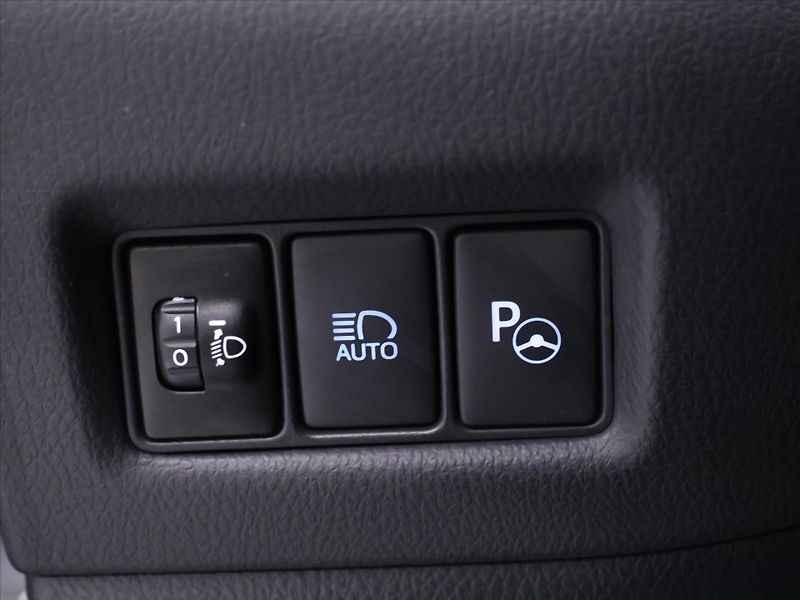 Toyota C-HR 2,0 E-CVT 112kW Executive - fotka 13 z 30