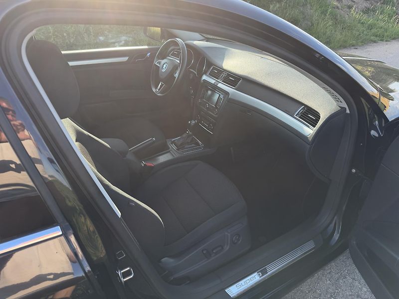 Škoda Superb (2014) 2,0TDI 125kW DSG ELEGANCE - fotka 26 z 81